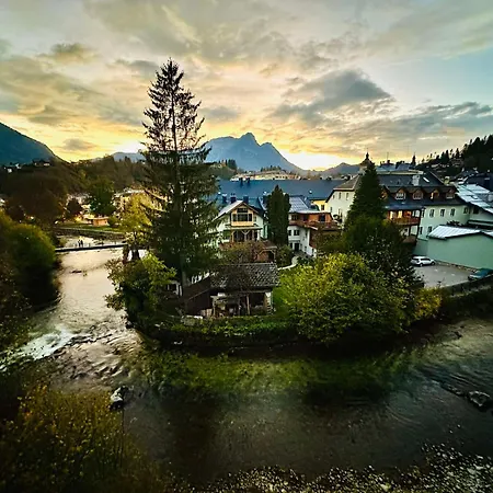Sissis Paradies Mit Balkon Zur Traun - Alpenzeit Im Zentrum Apartment *