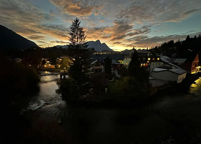Sissis Paradies Mit Balkon & Flussblick- Alpenzeit Im Zentrum Mit Parkplatz * Bad Aussee